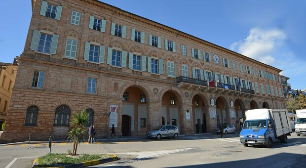 Il palazzo comunale di Civitanova