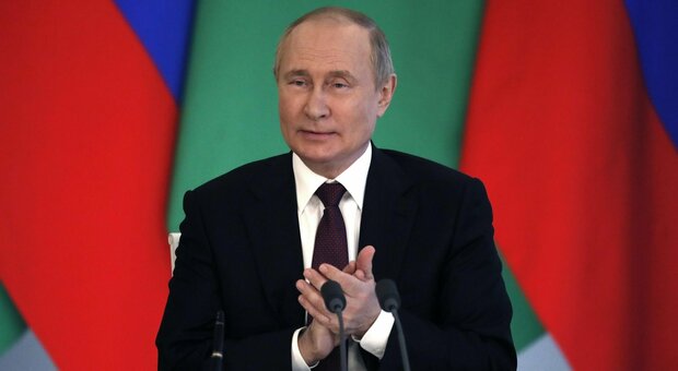 Putin, feci e urine raccolte dagli agenti servizi segreti in viaggi all'estero per non «lasciare tracce»