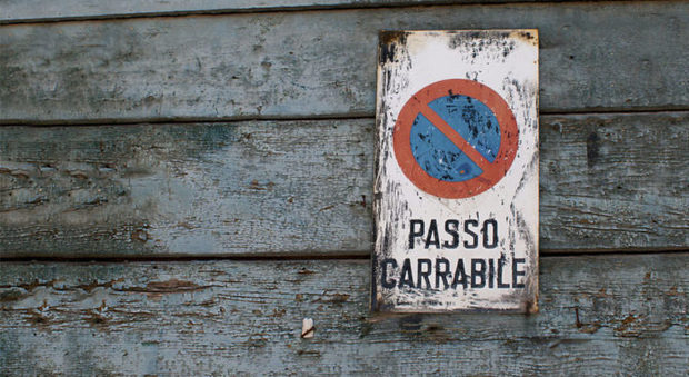 Napoli, controlli sui passi carrabili da Bagnoli a Chiaia e Vomero