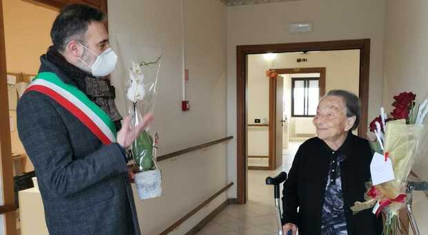 Maria Mochi con il sindaco Robertino Paoloni
