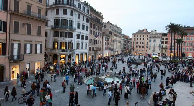 Roma, deruba turista che sta mangiando da McDonalds: arrestato algerino