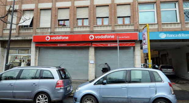 La rivendita Vodafone in Corso del Popolo