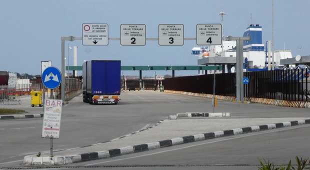 Crollo delle recinzioni al porto: chiesto il processo per quattro