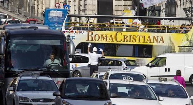 Roma è la seconda città al mondo per ore passate nel traffico: 254 all'anno per ogni cittadino. Milano al 7°posto