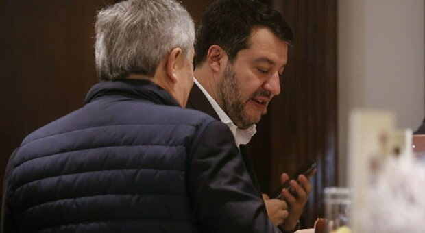 immagine Elezioni Presidente Repubblica: Salvini, Tajani e Toti insieme al bar prima del vertice del centrodestra