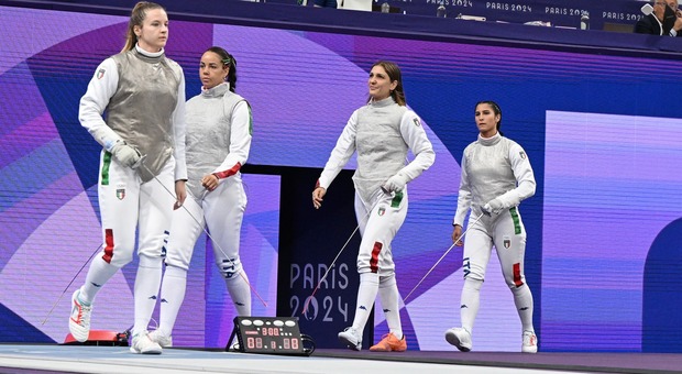 Volpi e il ct Cerioni conquistano l'argento nella finale di fioretto femminile. L'oro olimpico va agli Usa