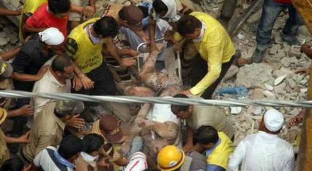 India, palazzo crollato a Chennai: il bilancio finale è di 61 morti