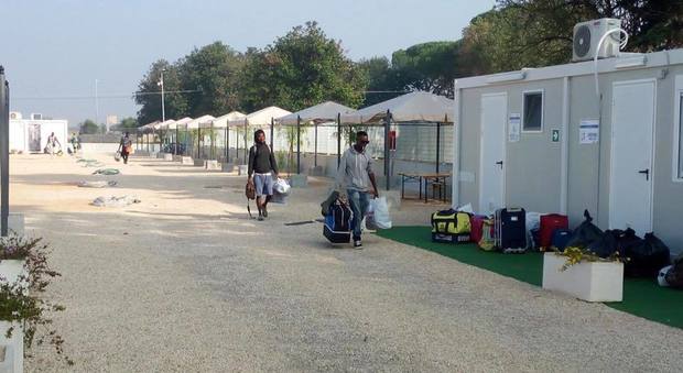 Migranti, chiude Boncuri: riaprirà a giugno