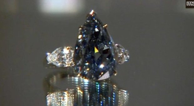Ilpiù grande diamante di color blu vivido e senza difetti