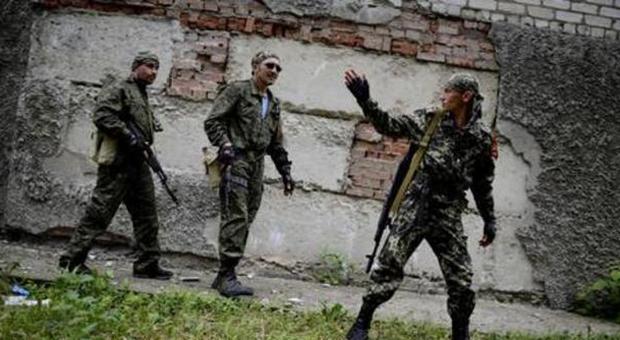 Ucraina, ribelli fuggono da Slaviansk, roccaforte dei filorussi