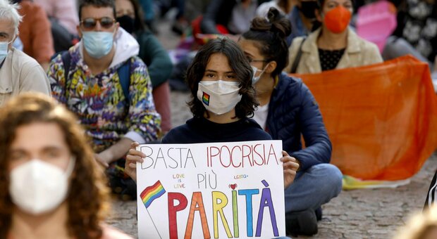 Omofobia, in tremila a Milano per dire dire stop alla violenza e chiedere «una buona legge»