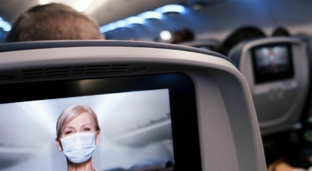 Covid, mascherina Ffp2 in aereo: le nuove regole sui voli in Italia