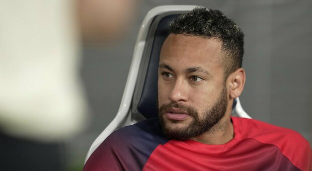 Psg sempre più nel caos: Neymar vuole essere ceduto, ma il padre smentisce