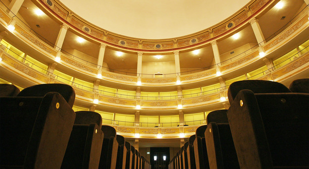 L'interno del Teatro Apollo di Lecce
