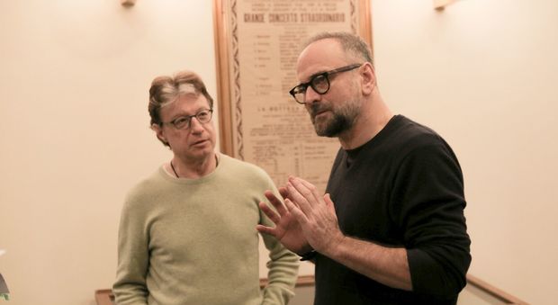 Il regista Massimo Popolizio (a destra) con il maestro Roberto Abbado
