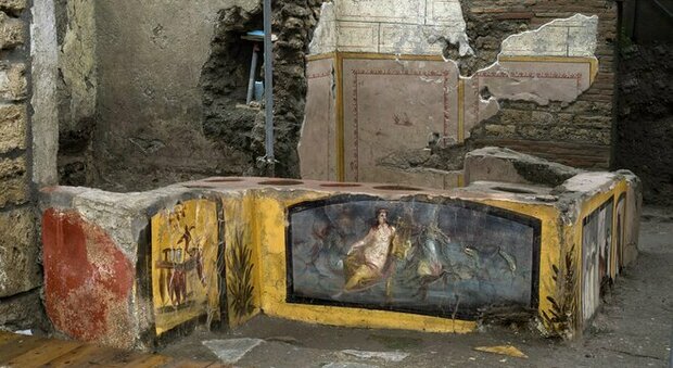 Pompei, l'ultima scoperta: l'antica bottega dello street food torna alla luce