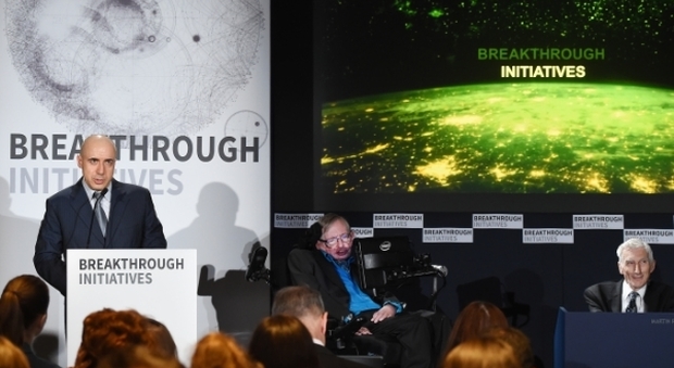 Il miliardario Yuri Milner e Stephen Hawking