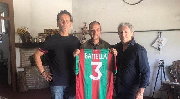 Rieti, la Ternana omaggia la famiglia Battella con una maglia in ricordo di "Pepo"
