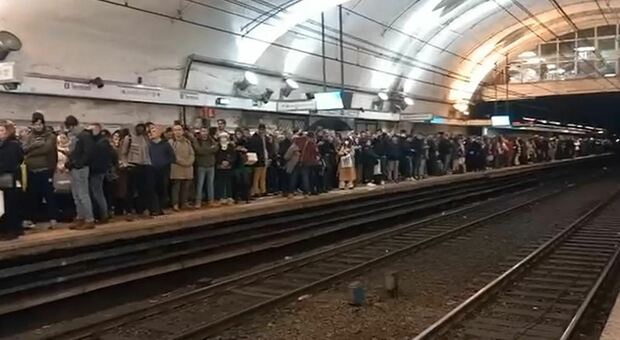 Metro B interrotta per mancanza di tensione, stop ai treni tra Eur Magliana e Laurentina