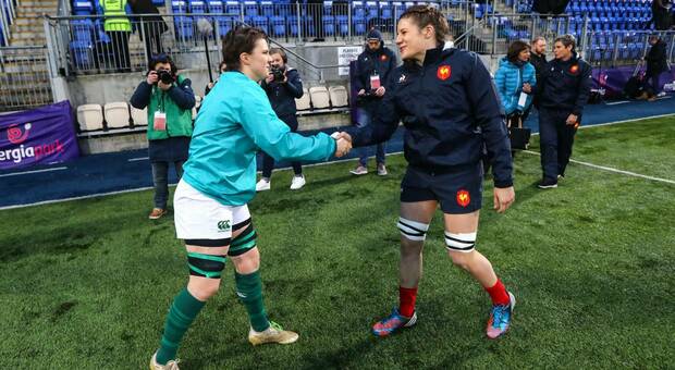 Rugby, solidarietà tra le donne: l'Irlanda deve fare la quarantena, la Francia rinuncia a giocare in casa e va a Dublino