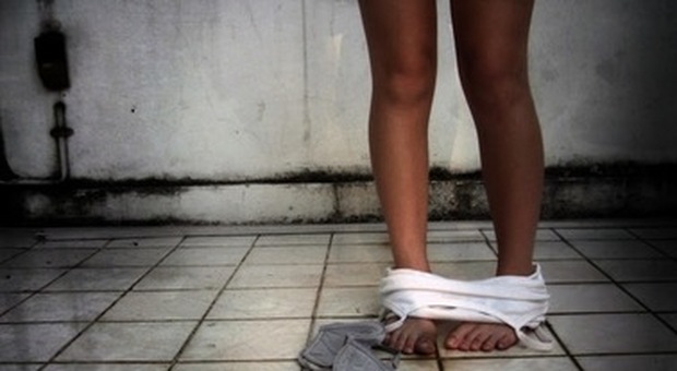 Prostituzione e pornografia minorile, arrestato 53enne: choc a Caserta
