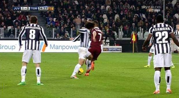 Torino furioso con l'arbitro dopo il derby con la Juventus. Cairo: "Noi penalizzati, c'era un rigore netto"
