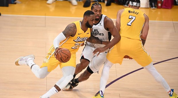 Nba, LeBron trascina i Lakers: vittoria anche per Miami
