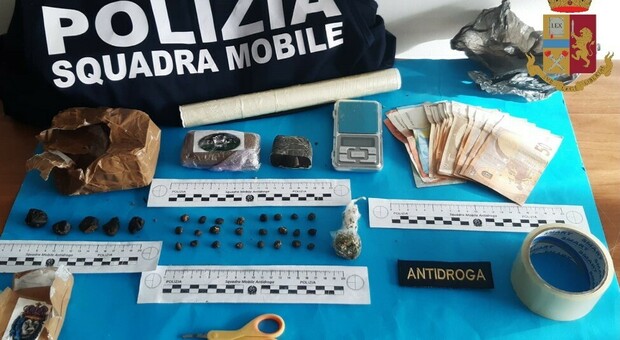 Ancona, ancora un colpo al traffico di droga: arrestato un 44enne con 175 grammi di hashish e marijuana