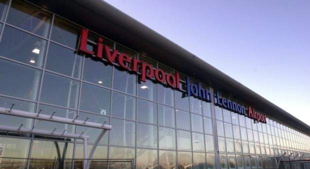 Liverpool, evacuato l'aeroporto: «Problemi nella gestione dei passeggeri»