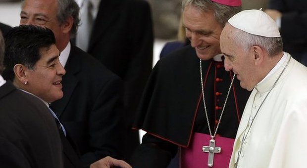 Il Papa incontra Maradona. Diego: «Sono il primo sostenitore di Francesco»