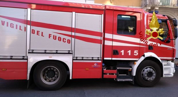 Roma, fiamme in un palazzo di via del Corso: a fuoco B&B e un negozio di abbigliamento