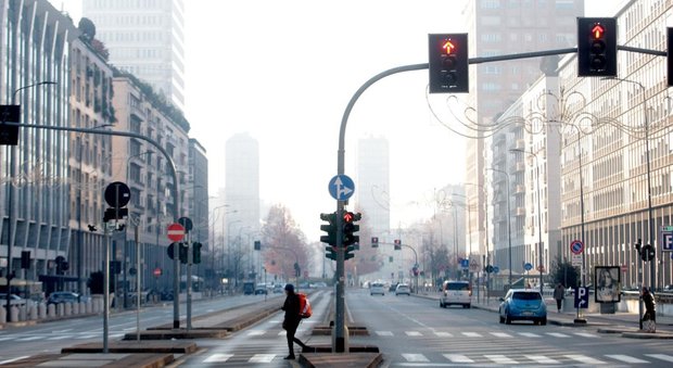 Smog, a Napoli stop alle auto per 6 giorni. A Milano Pm10 in calo