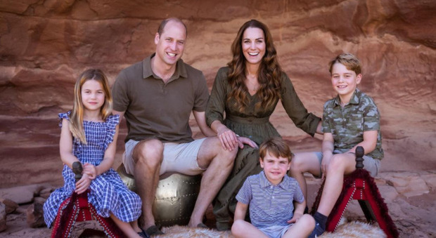 Kate e William, la foto di Natale con i figli durante la vacanza in Giordania (foto Instagram)