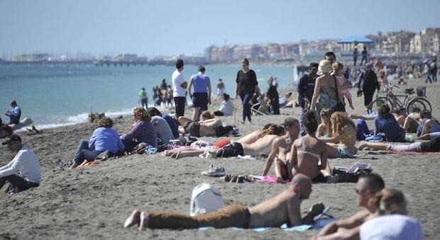 Boom di turisti, ma gli italiani non vanno in vacanza: 6 milioni restano a casa per la crisi