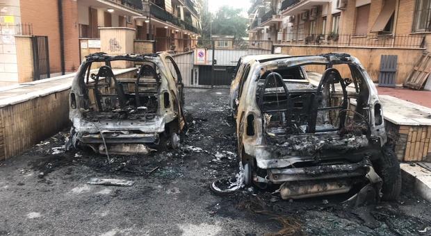 Roma, tornano i piromani: nove auto in fiamme a Torpignattara