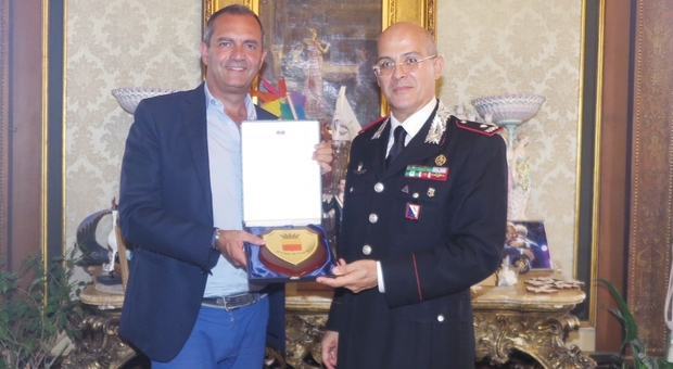 Napoli, il sindaco de Magistris riceve a Palazzo San Giacomo il generale Canio Giuseppe La Gala