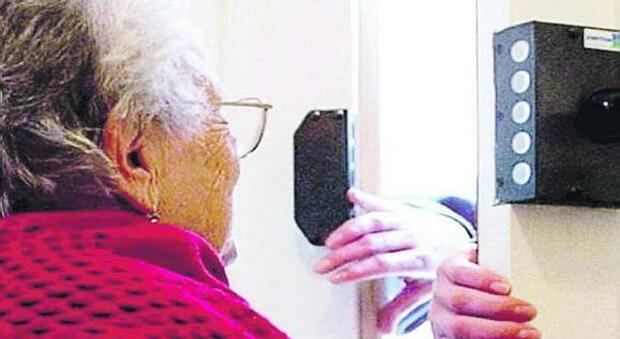 Caserta, truffavano anziani in casa due donne arrestate dai vigili urbani