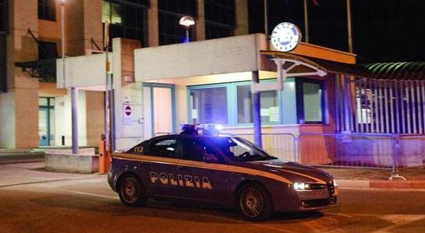 Poliziotto uccide la moglie, poi si spara: tragedia a Città di Castello