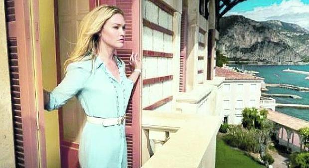 Riviera da stasera in prima tv: sesso, intrighi e misteri in Costa Azzurra con Julia Stiles