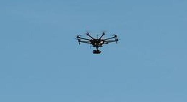 Drone sfiora un aereo con 186 passeggeri a bordo, rischiando una collisione che sarebbe potuta essere fatale