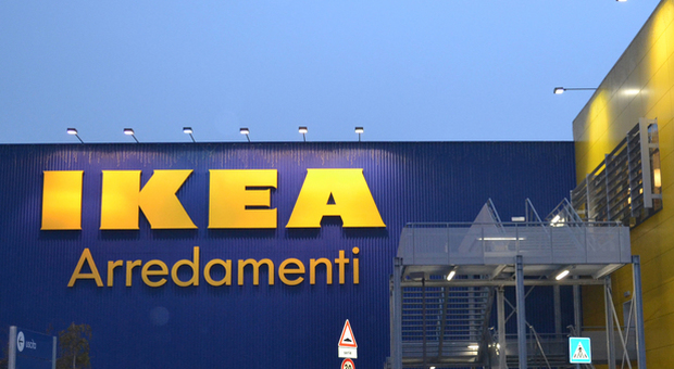 Bimba di 10 anni rischia di morire soffocata dalla mozzarella all'Ikea: il personale la salva