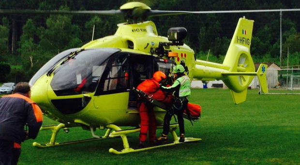 Escursionista 55enne, brutta caduta in montagna: varie fratture dopo un volo di metri