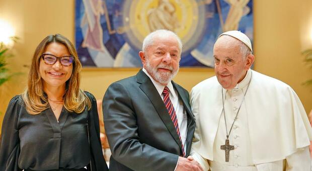 Lula va dal Papa a Santa Marta, gli presenta la nuova moglie e parlano di pace nel mondo