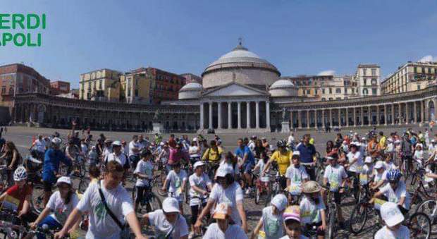Napoli neoeclettica e liberty in bicicletta, l’iniziativa di Cicloverdi e Wwf Napoli