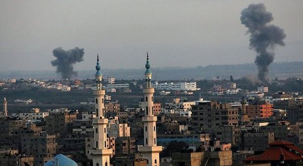 Hamas lancia ancora razzi da Gaza, forti esplosioni udite a Tel Aviv. Oltre 150 morti nei raid israeliani