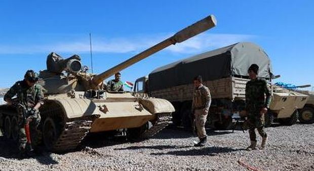 Apache Usa in azione a Mosul: l'Isis scatena i kamikaze, timori per armi chimiche