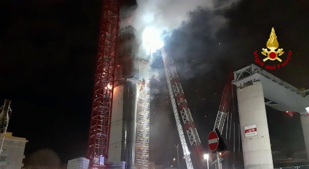 Ponte Genova, incendio in un cantiere del nuovo viadotto