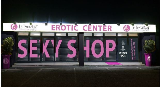Il "supermercato del sesso" a Susegana dove Marina Corradini gestisce un negozio con la presenza di uno psicologo