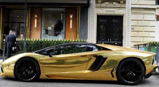La Lamborghini Aventador D'oro a Parigi