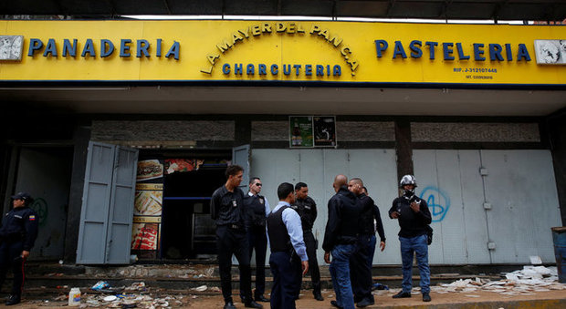Almeno 9 morti nel saccheggio di una panetteria a Caracas